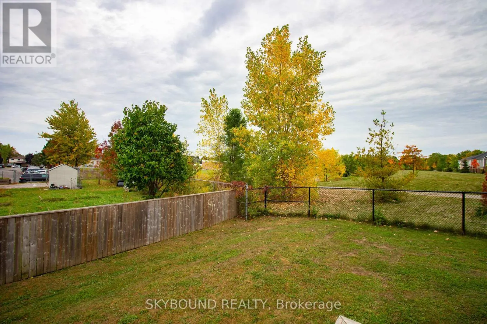 8 - 395 LINDEN DRIVE
