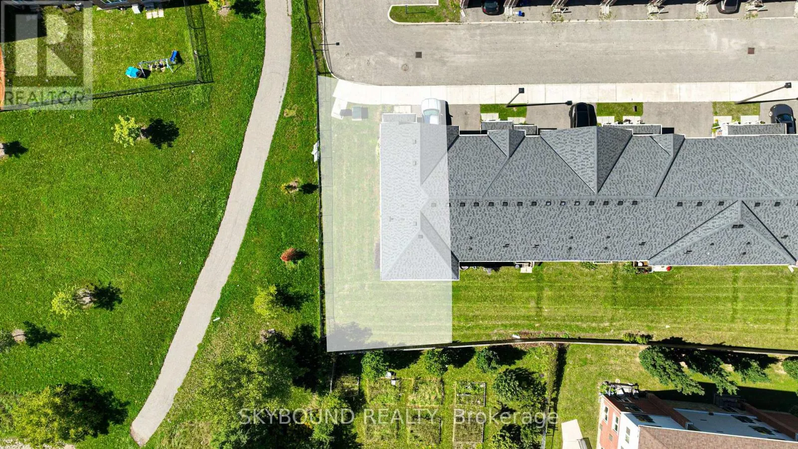 8 - 395 LINDEN DRIVE