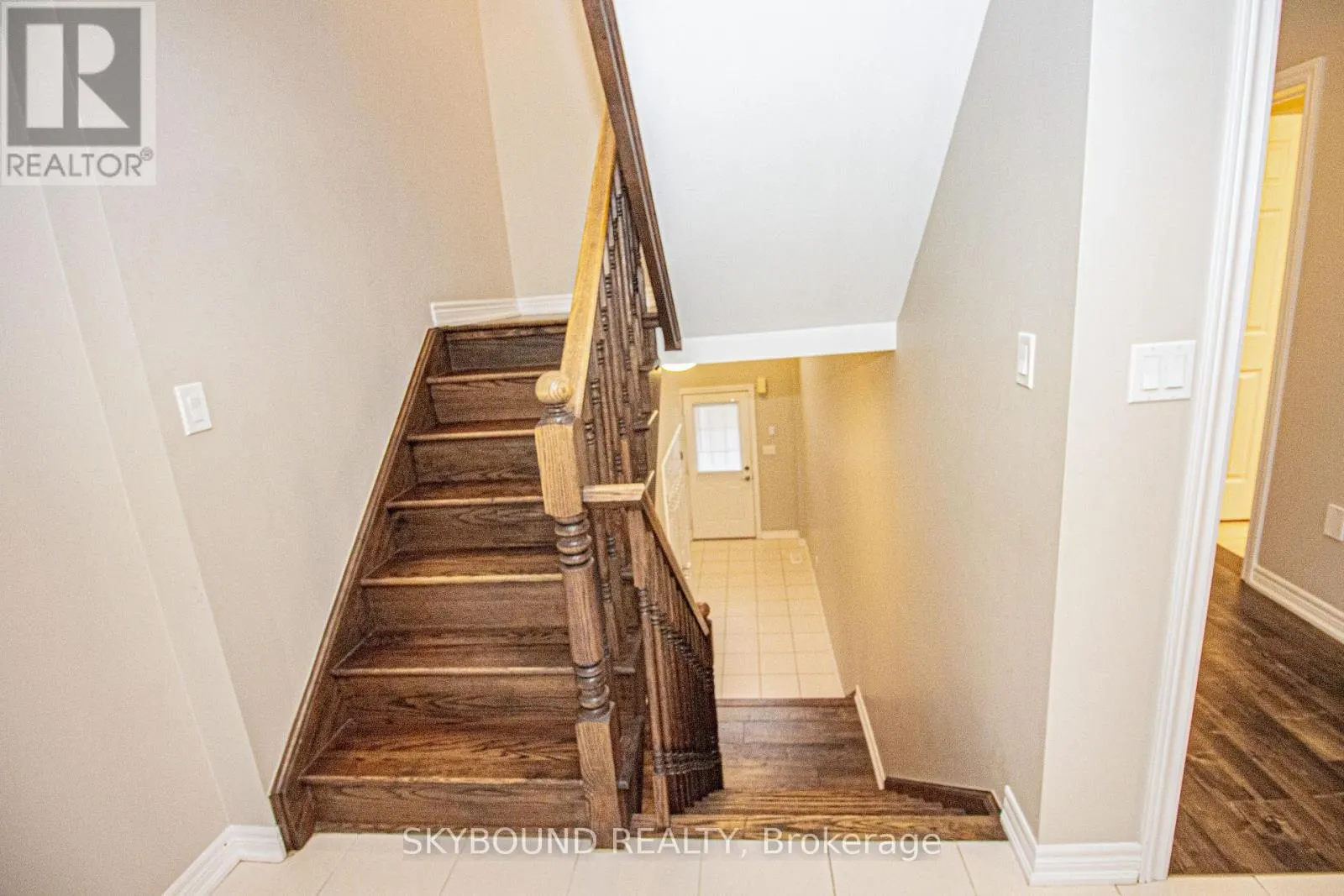8 - 395 LINDEN DRIVE