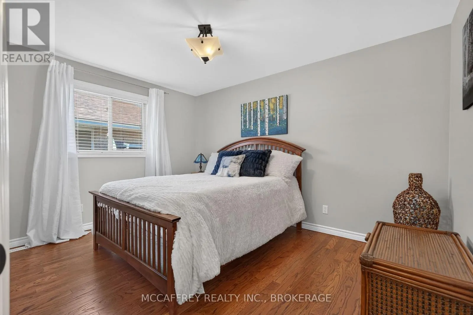 9 HARTWOOD CRESCENT