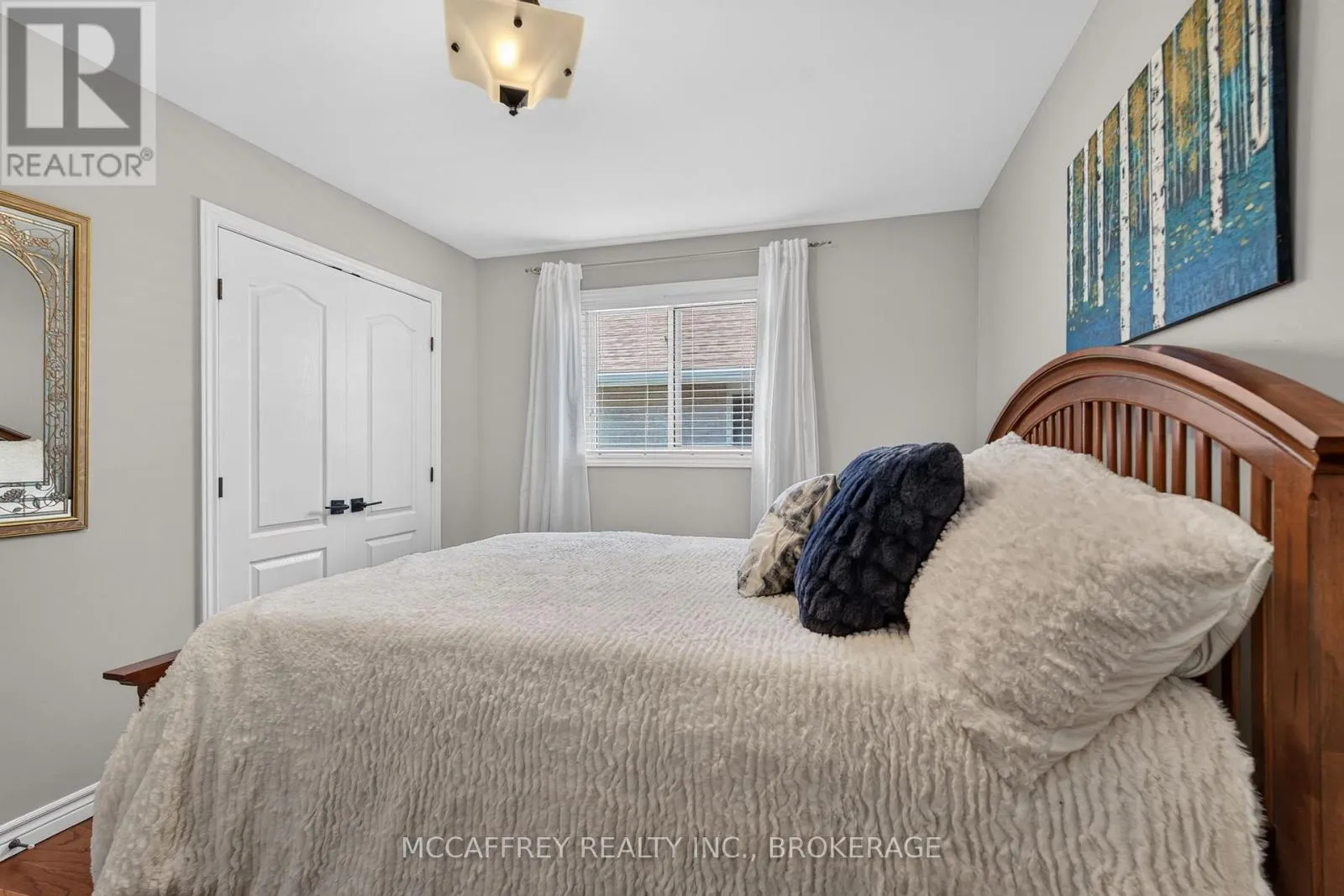 9 HARTWOOD CRESCENT