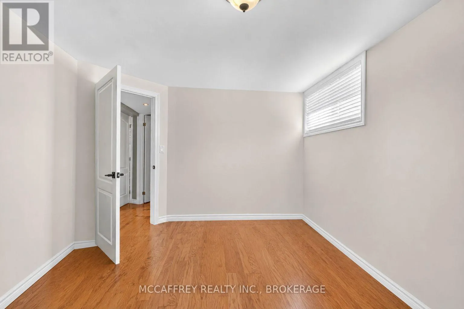 9 HARTWOOD CRESCENT