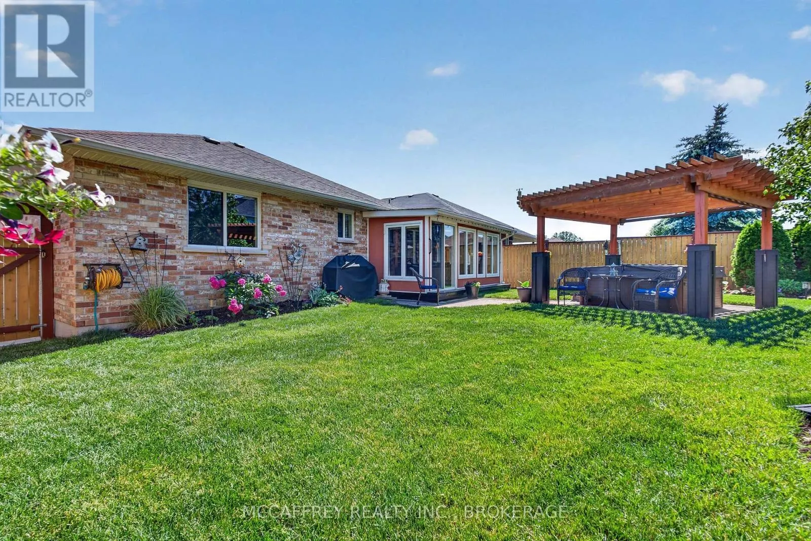 9 HARTWOOD CRESCENT