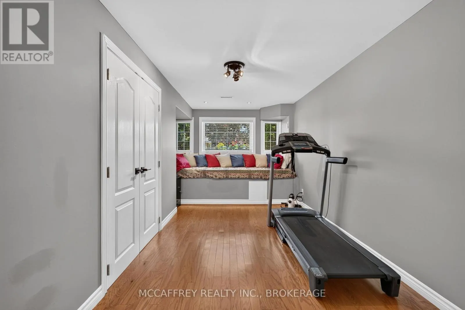 9 HARTWOOD CRESCENT