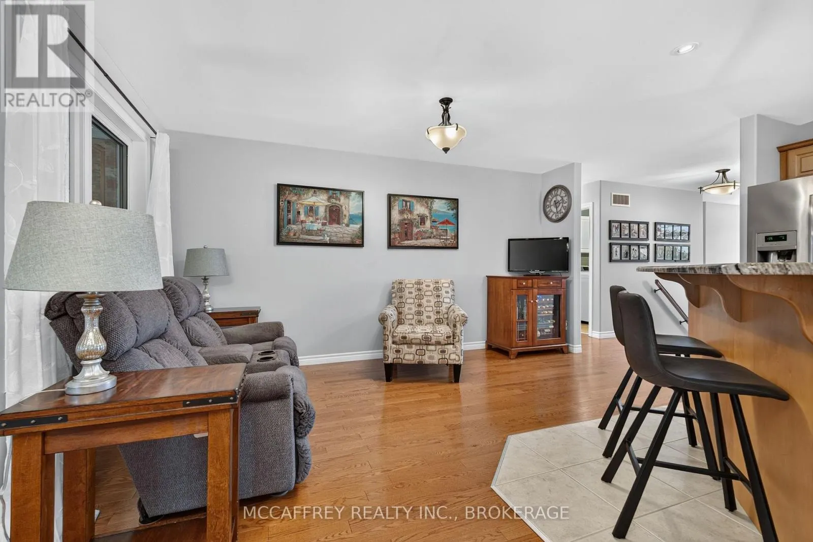 9 HARTWOOD CRESCENT