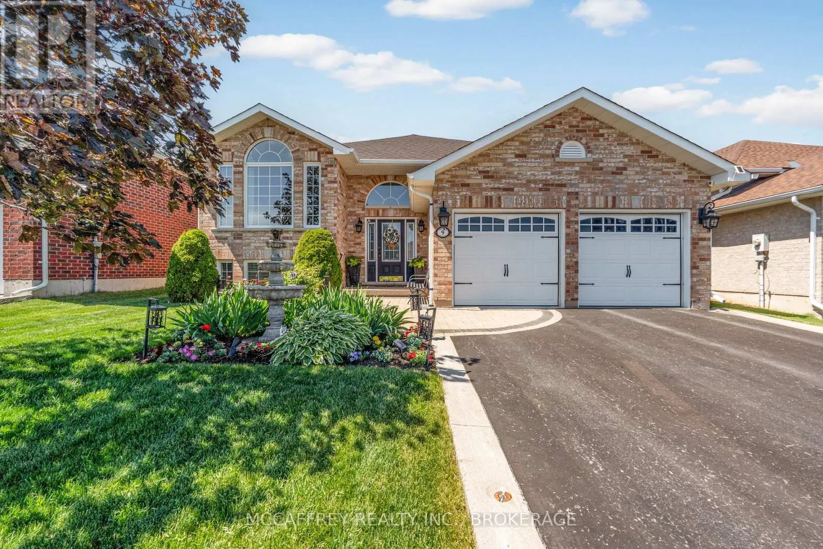 9 HARTWOOD CRESCENT