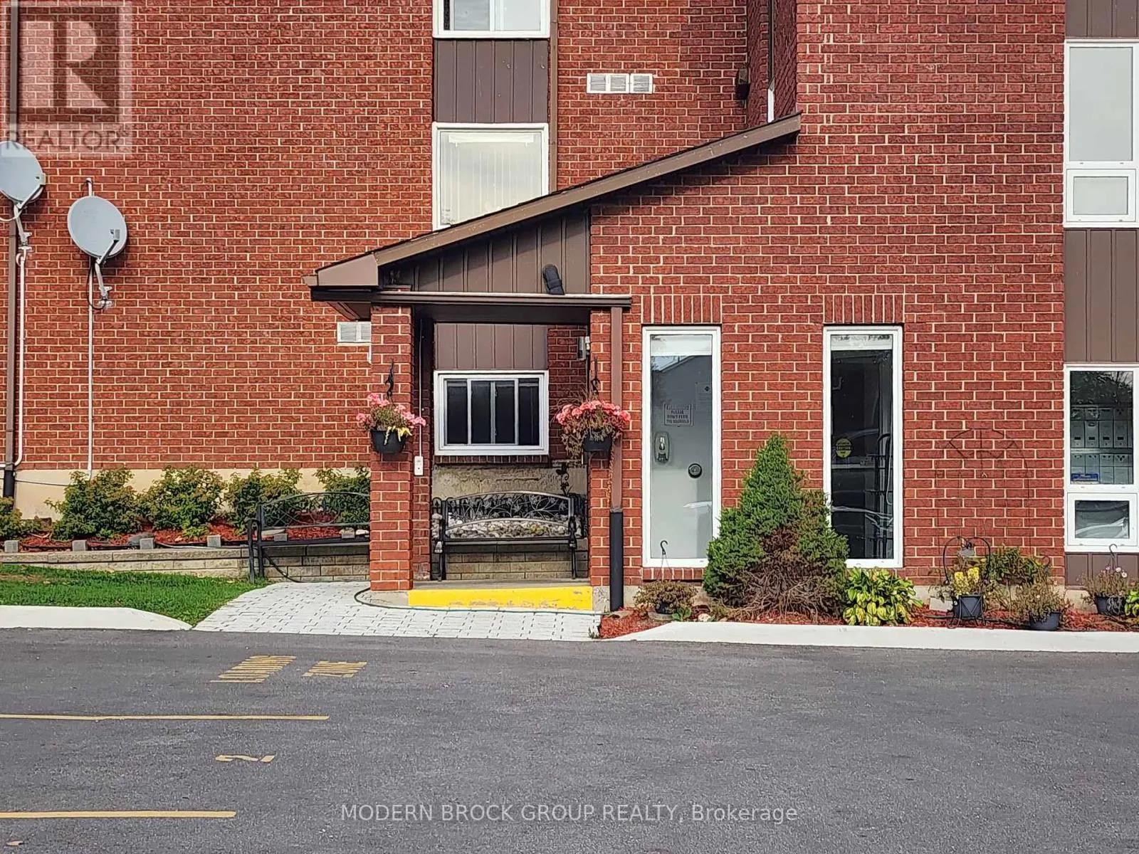 14 - 14 CHARLOTTE PLACE