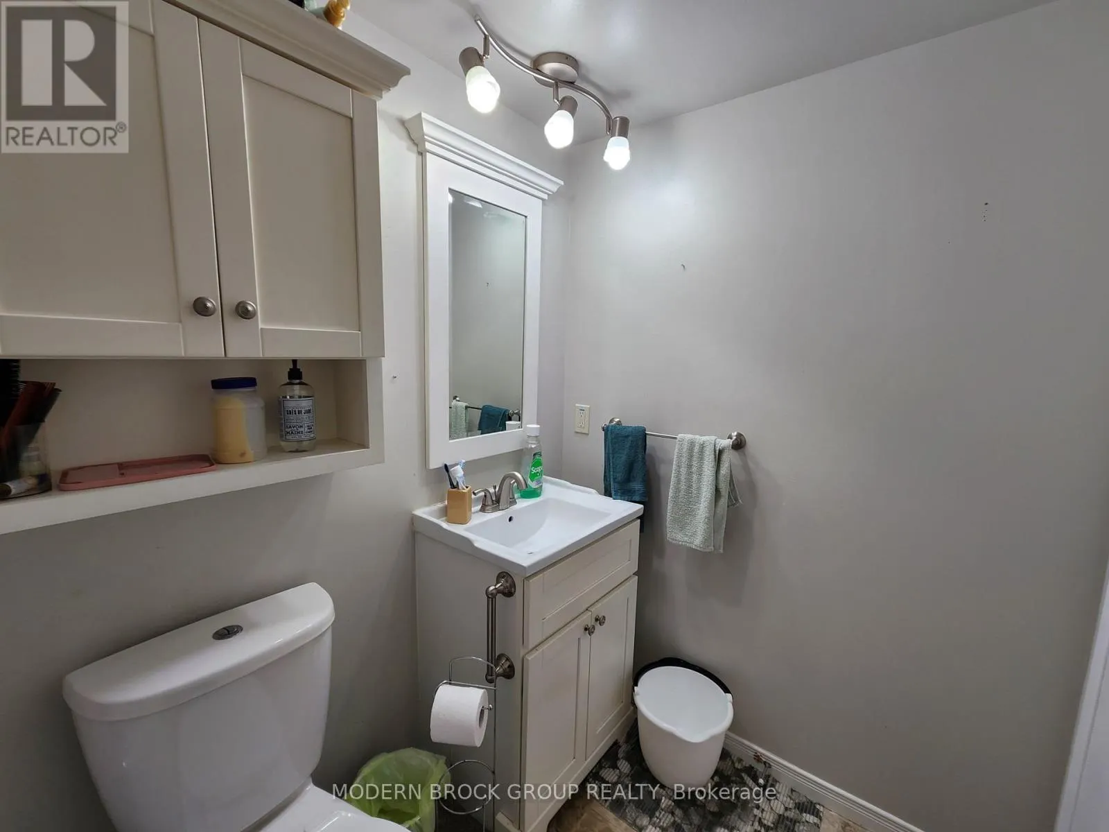 14 - 14 CHARLOTTE PLACE