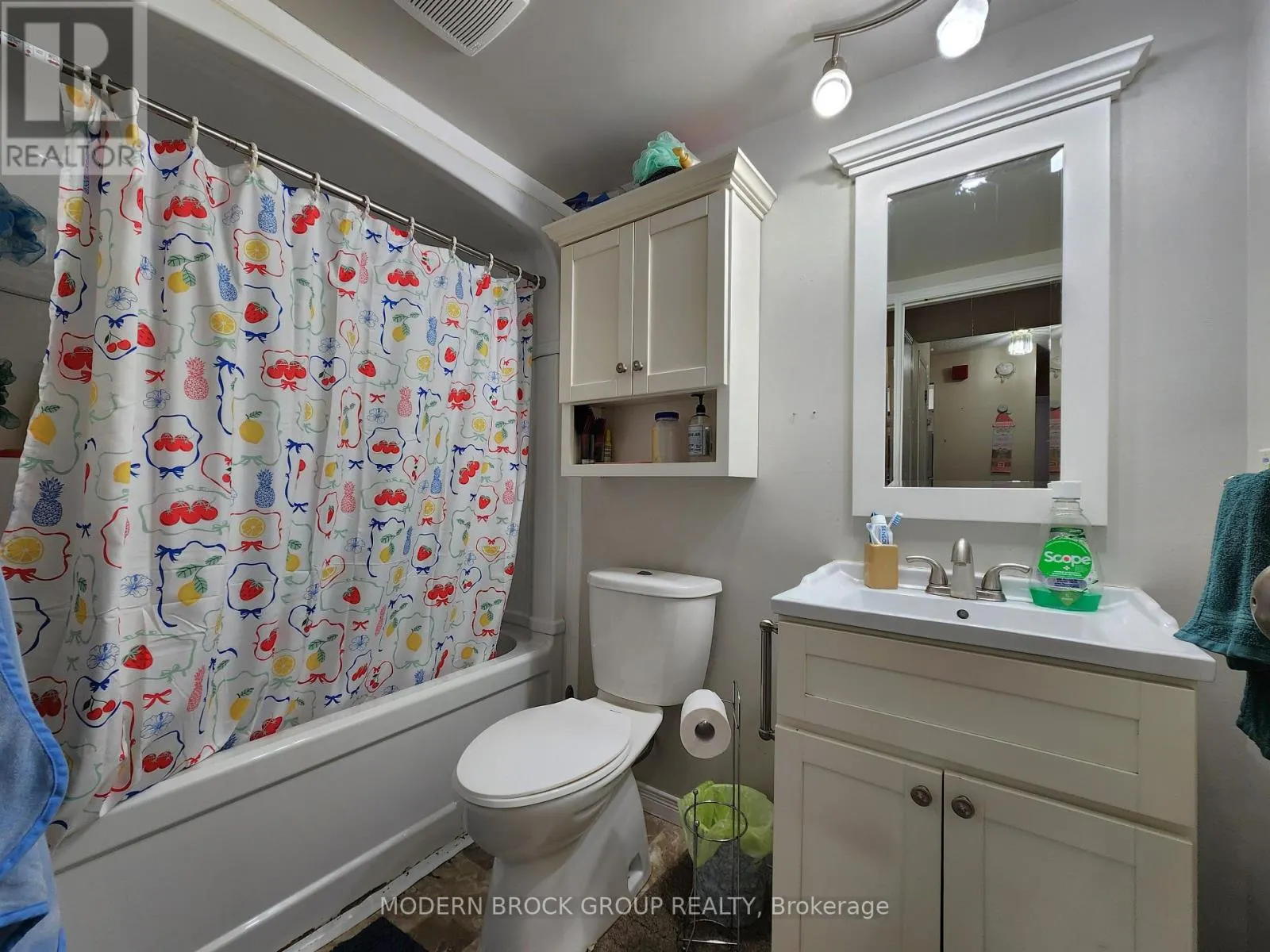 14 - 14 CHARLOTTE PLACE