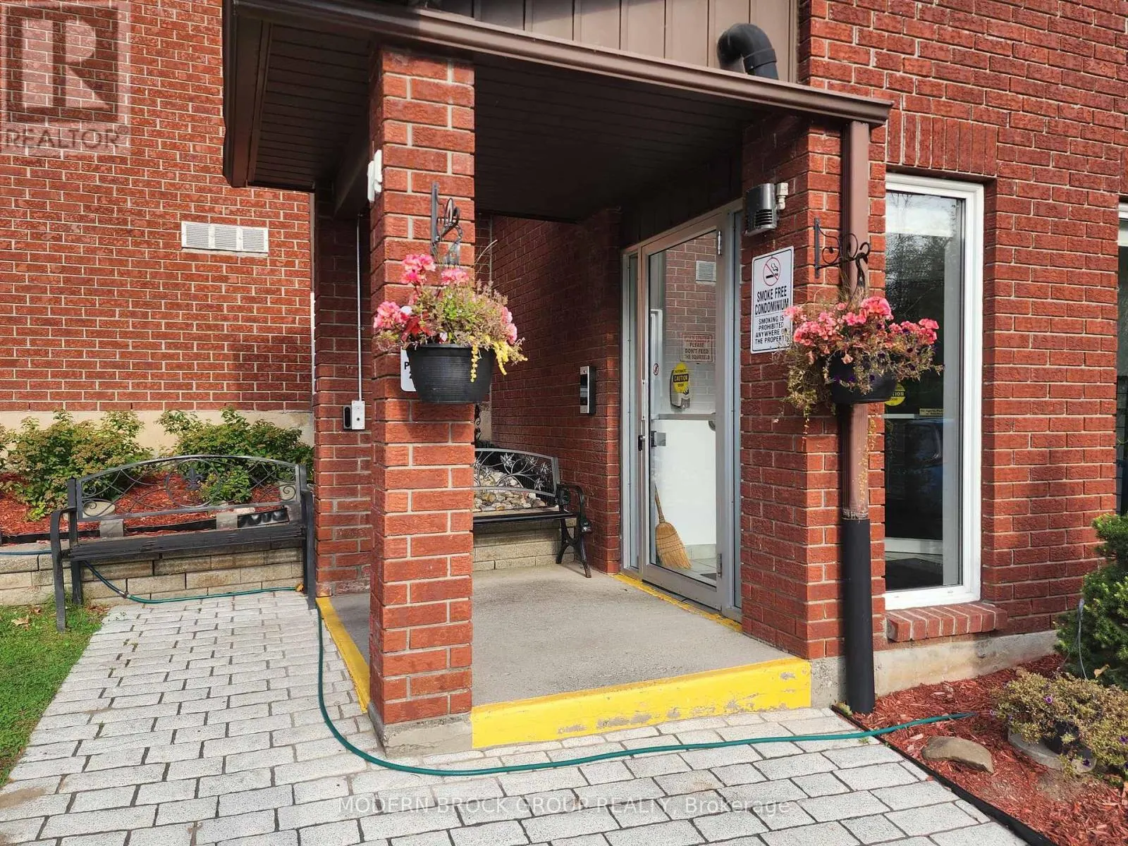 14 - 14 CHARLOTTE PLACE