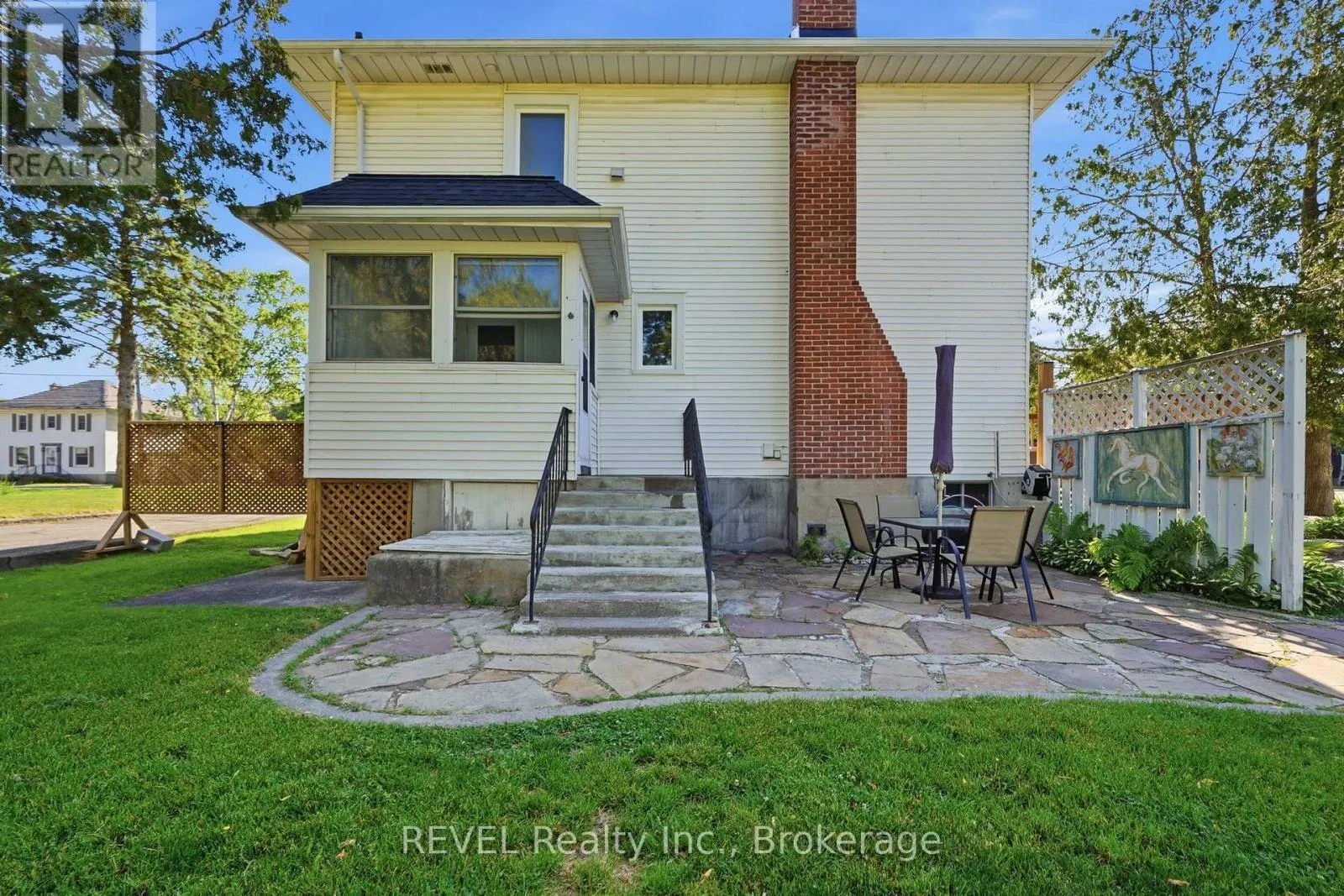 39 TRENT STREET N