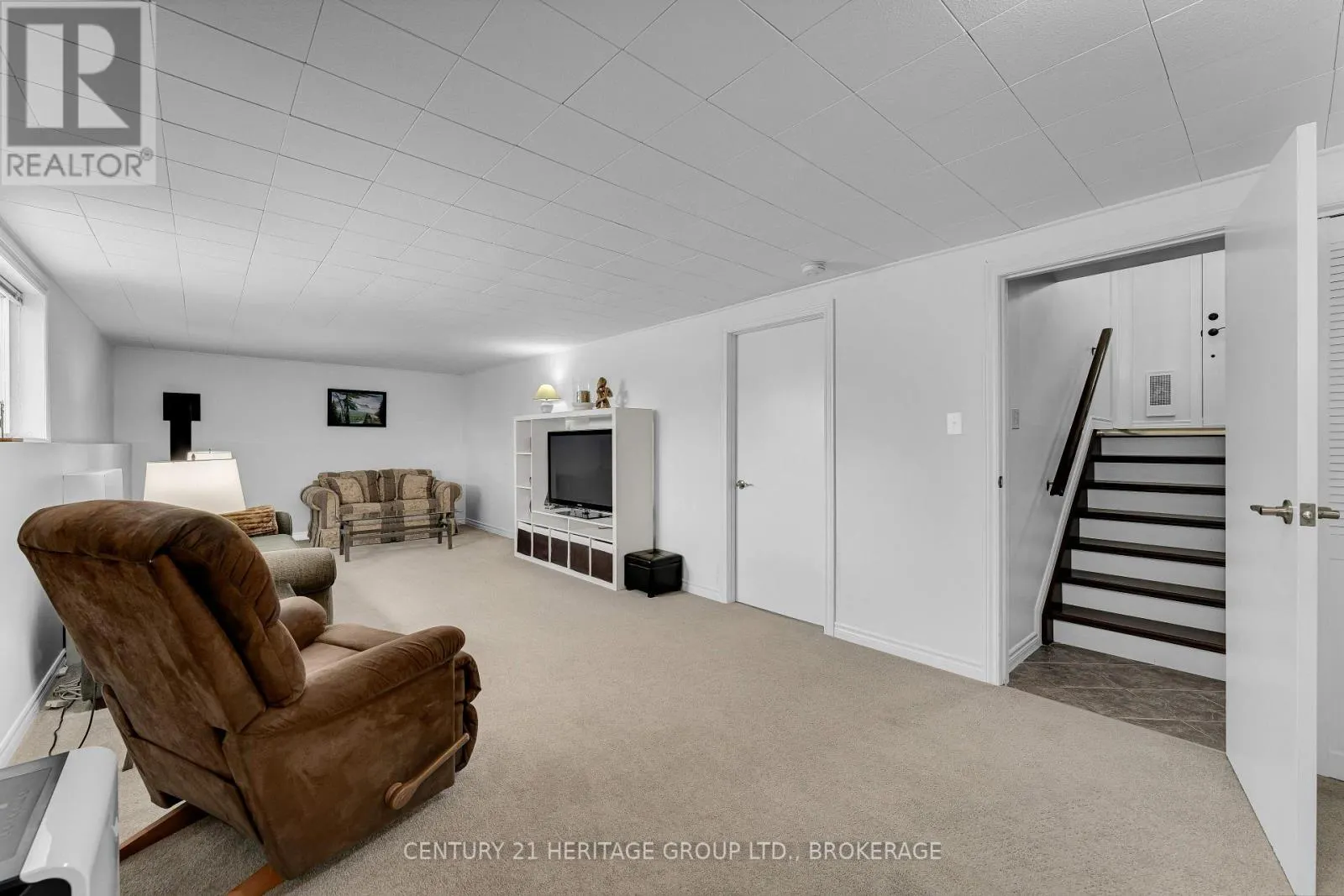 120 PINECREST ROAD S