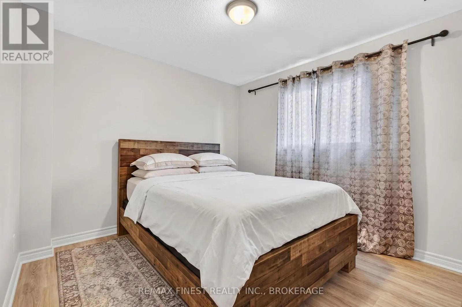 984 WATERBURY CRESCENT