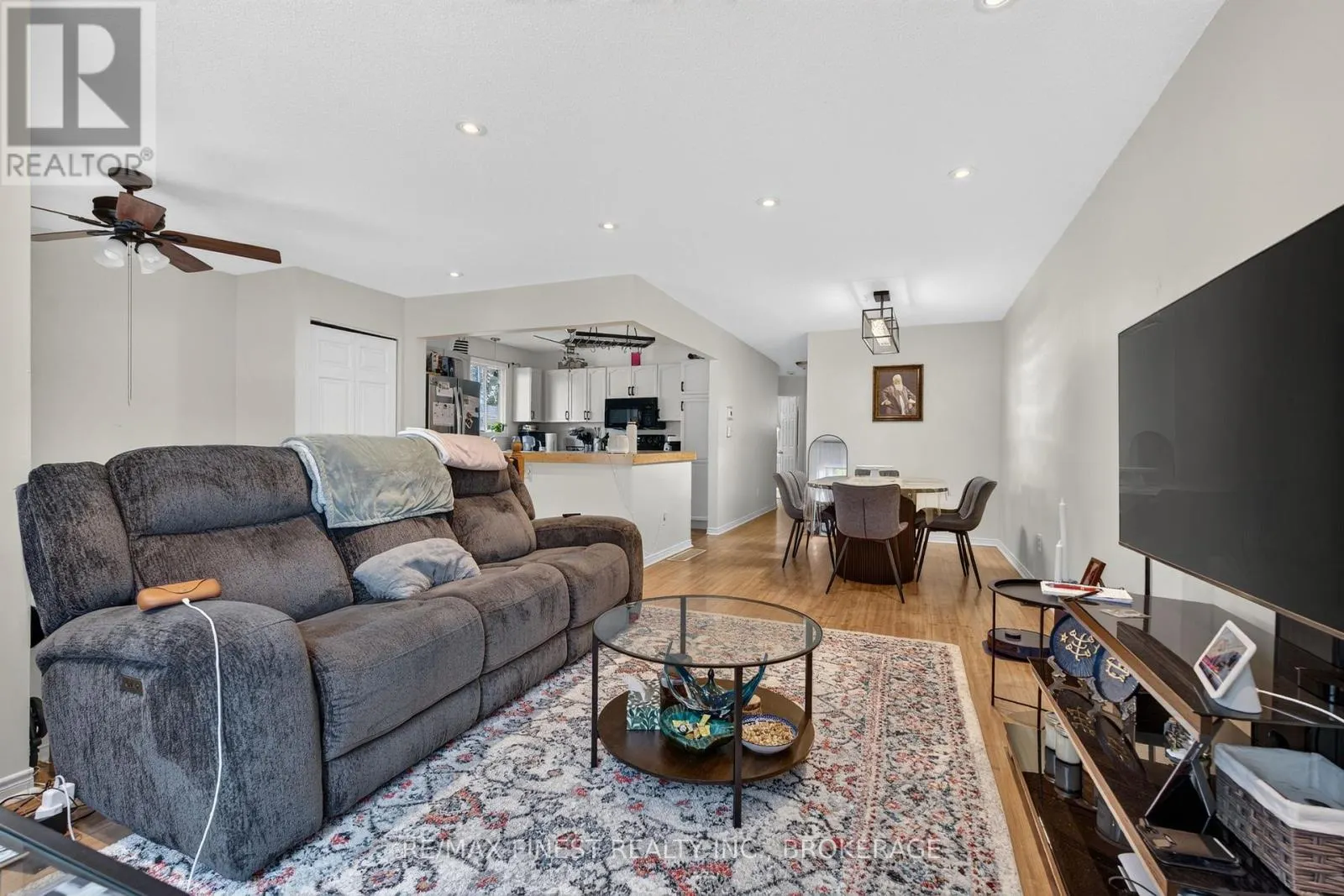 984 WATERBURY CRESCENT