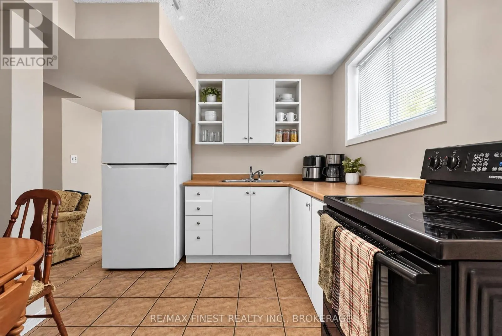 984 WATERBURY CRESCENT