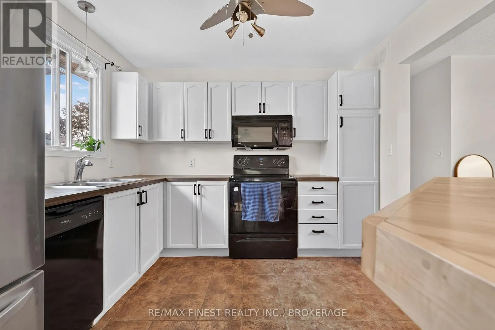 984 WATERBURY CRESCENT