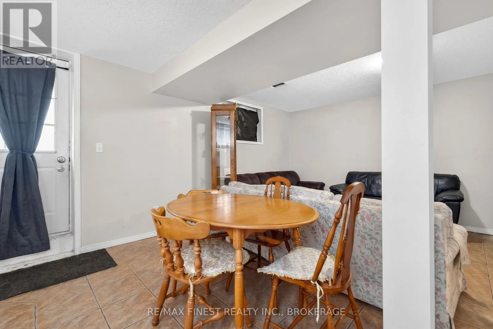 984 WATERBURY CRESCENT