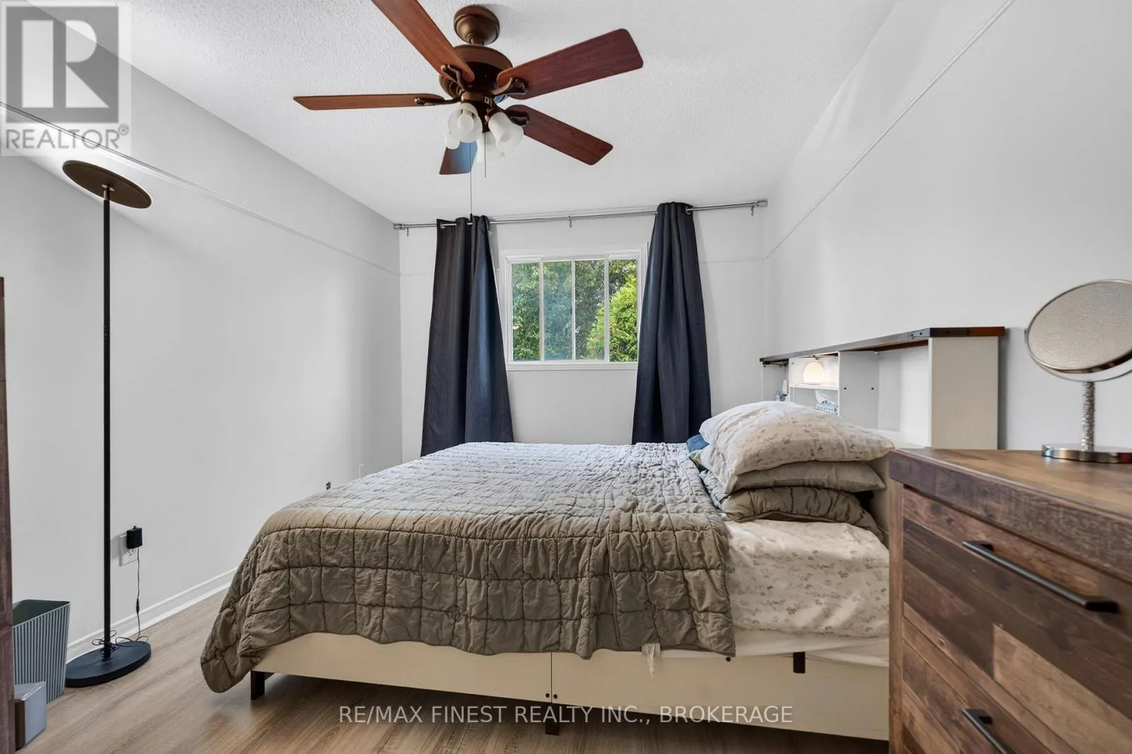 984 WATERBURY CRESCENT