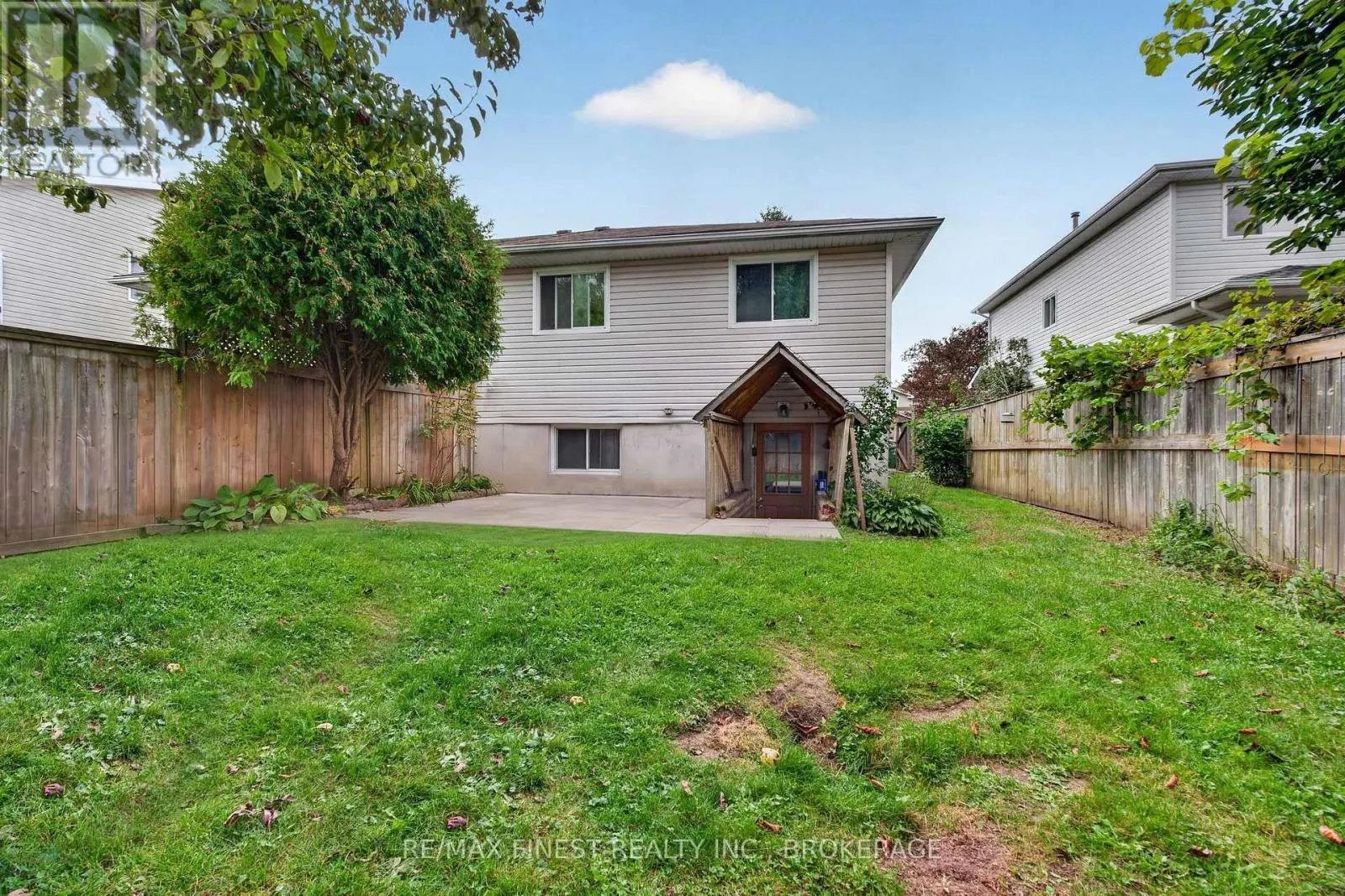 984 WATERBURY CRESCENT