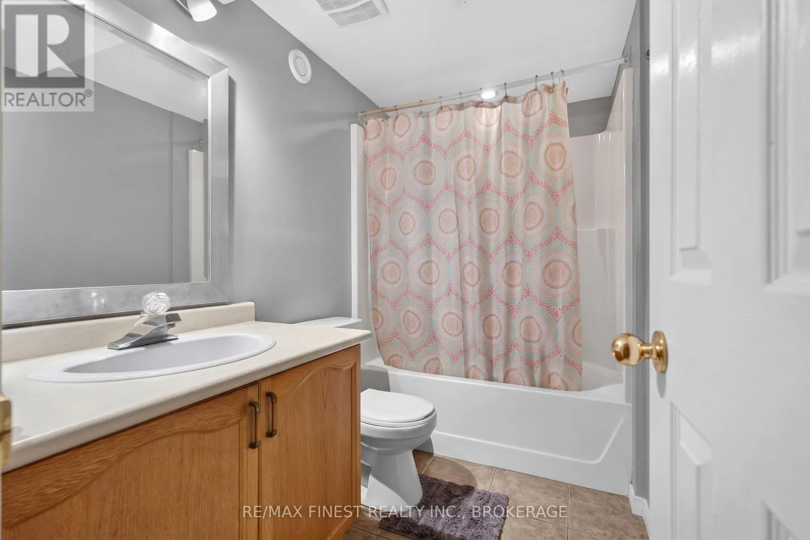 984 WATERBURY CRESCENT