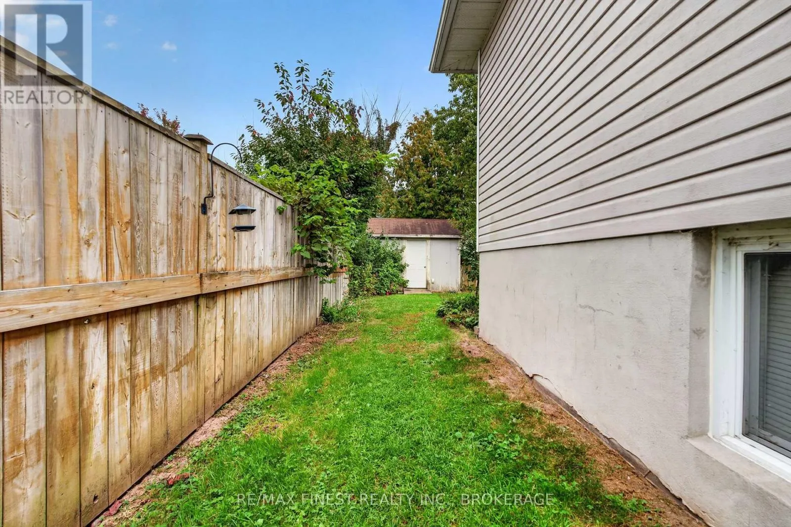 984 WATERBURY CRESCENT