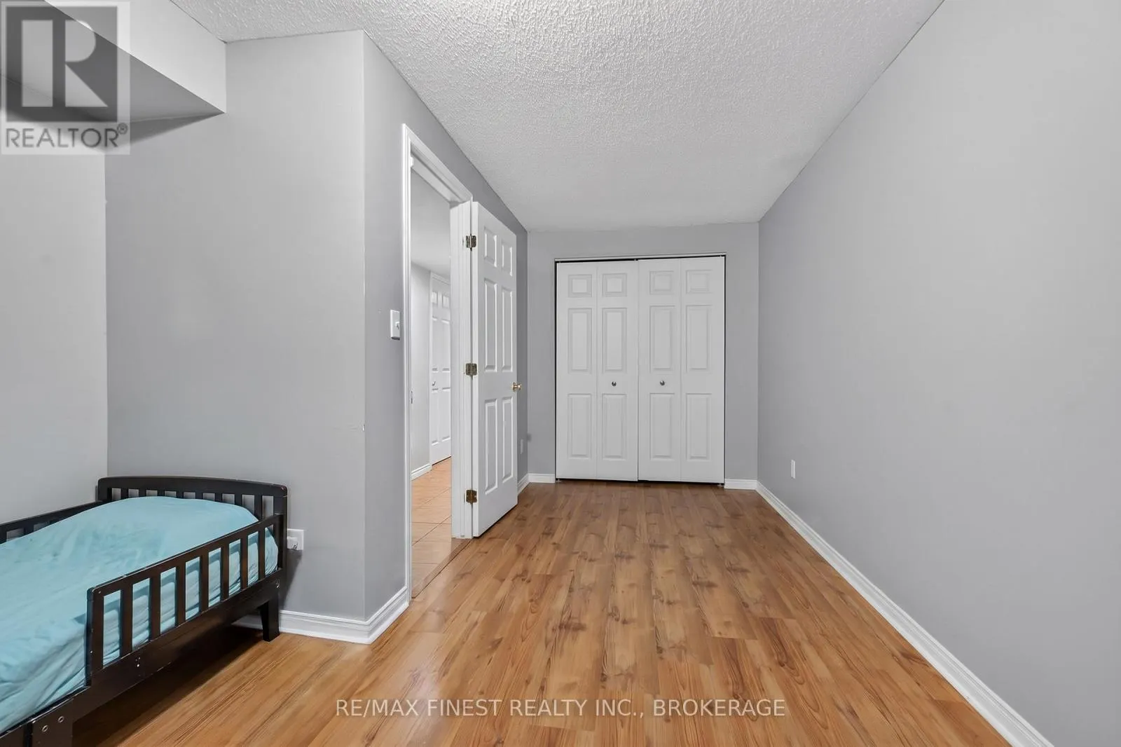 984 WATERBURY CRESCENT