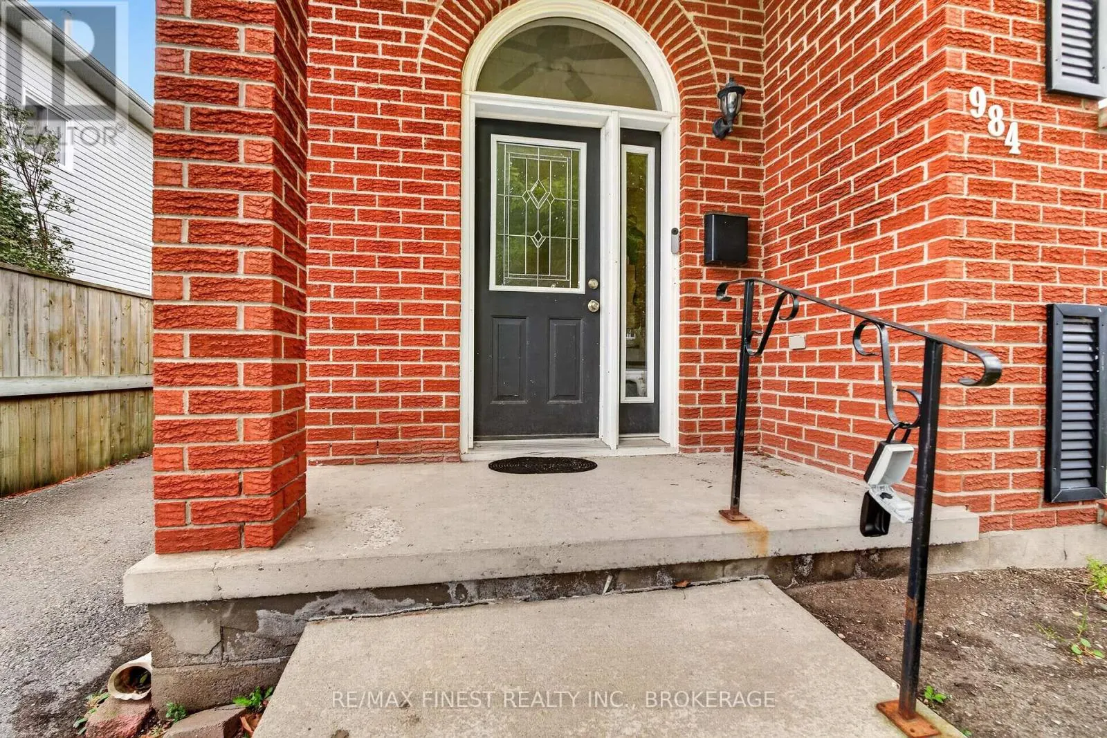 984 WATERBURY CRESCENT