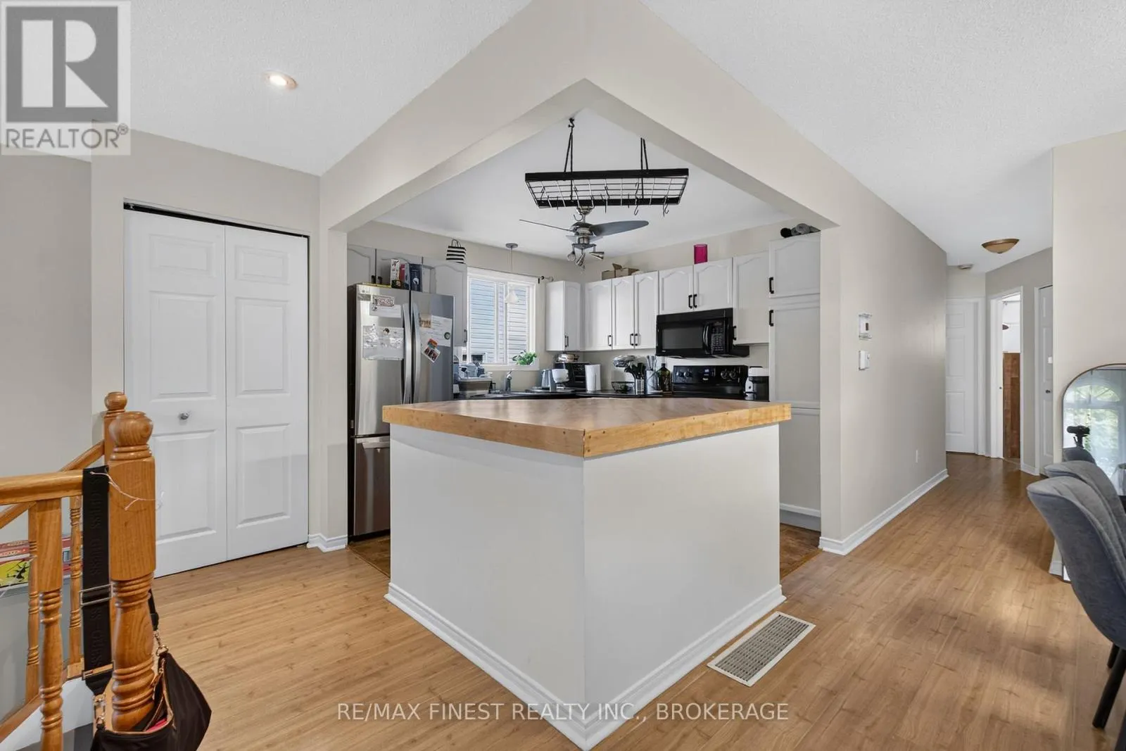984 WATERBURY CRESCENT
