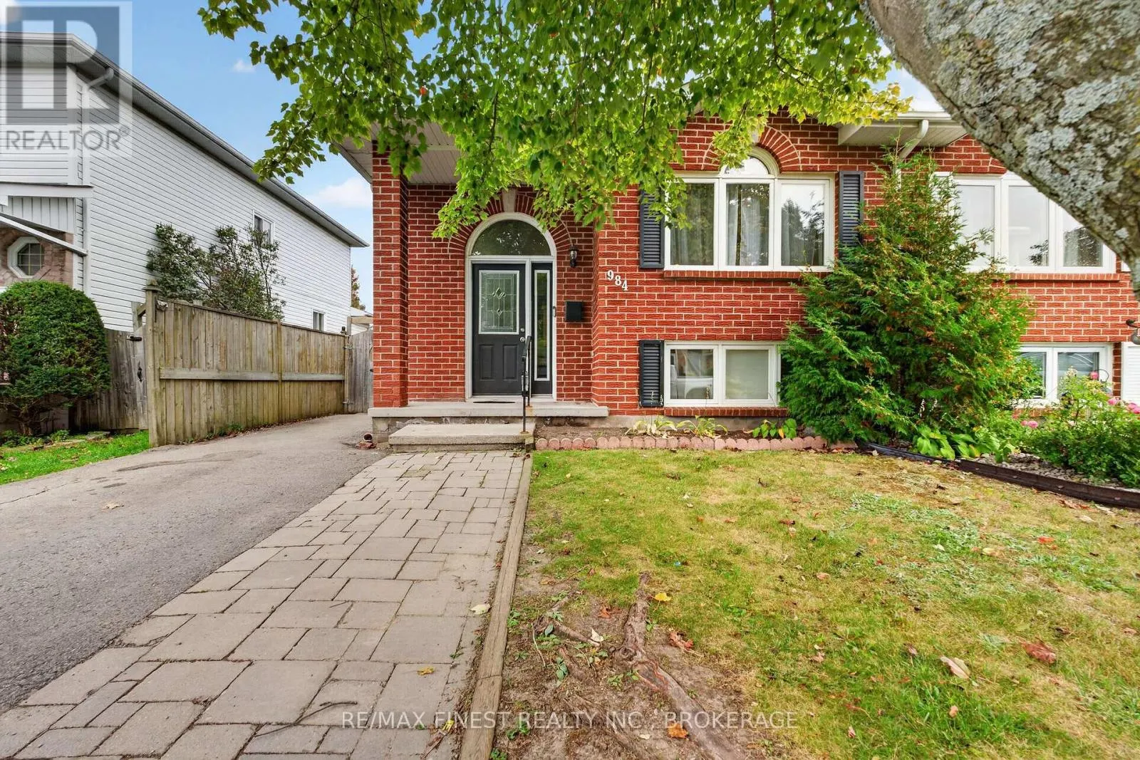 984 WATERBURY CRESCENT