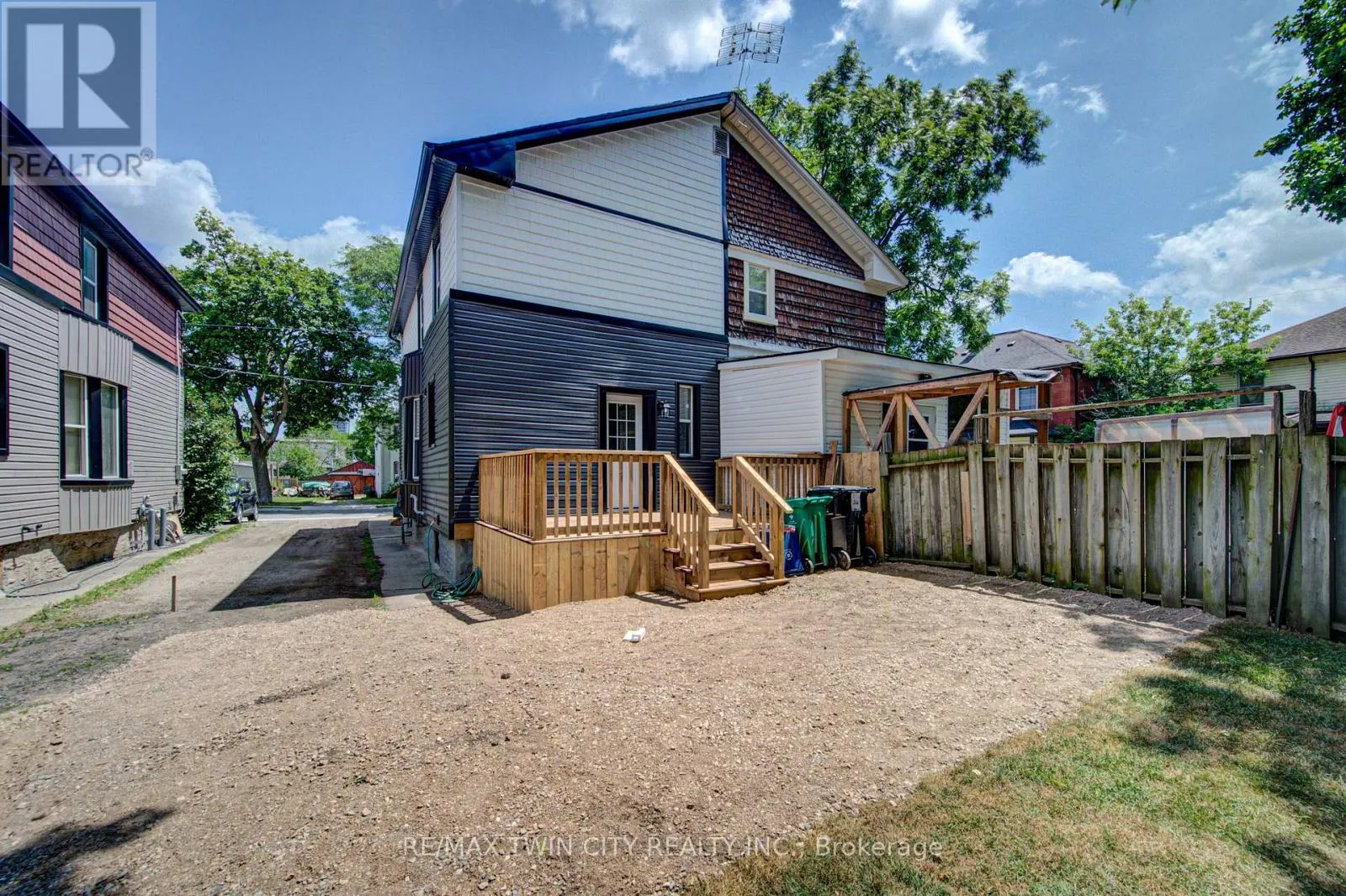 26 RICHARDSON STREET