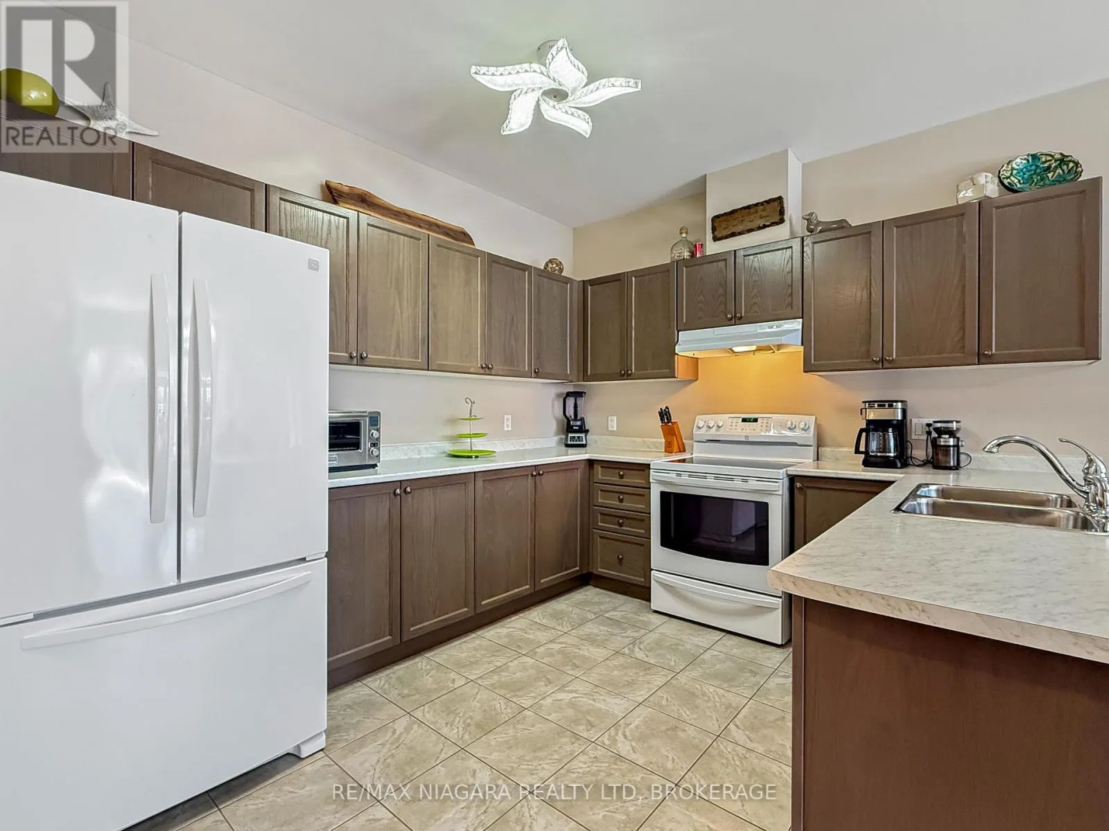 1041 MEADOWOOD STREET