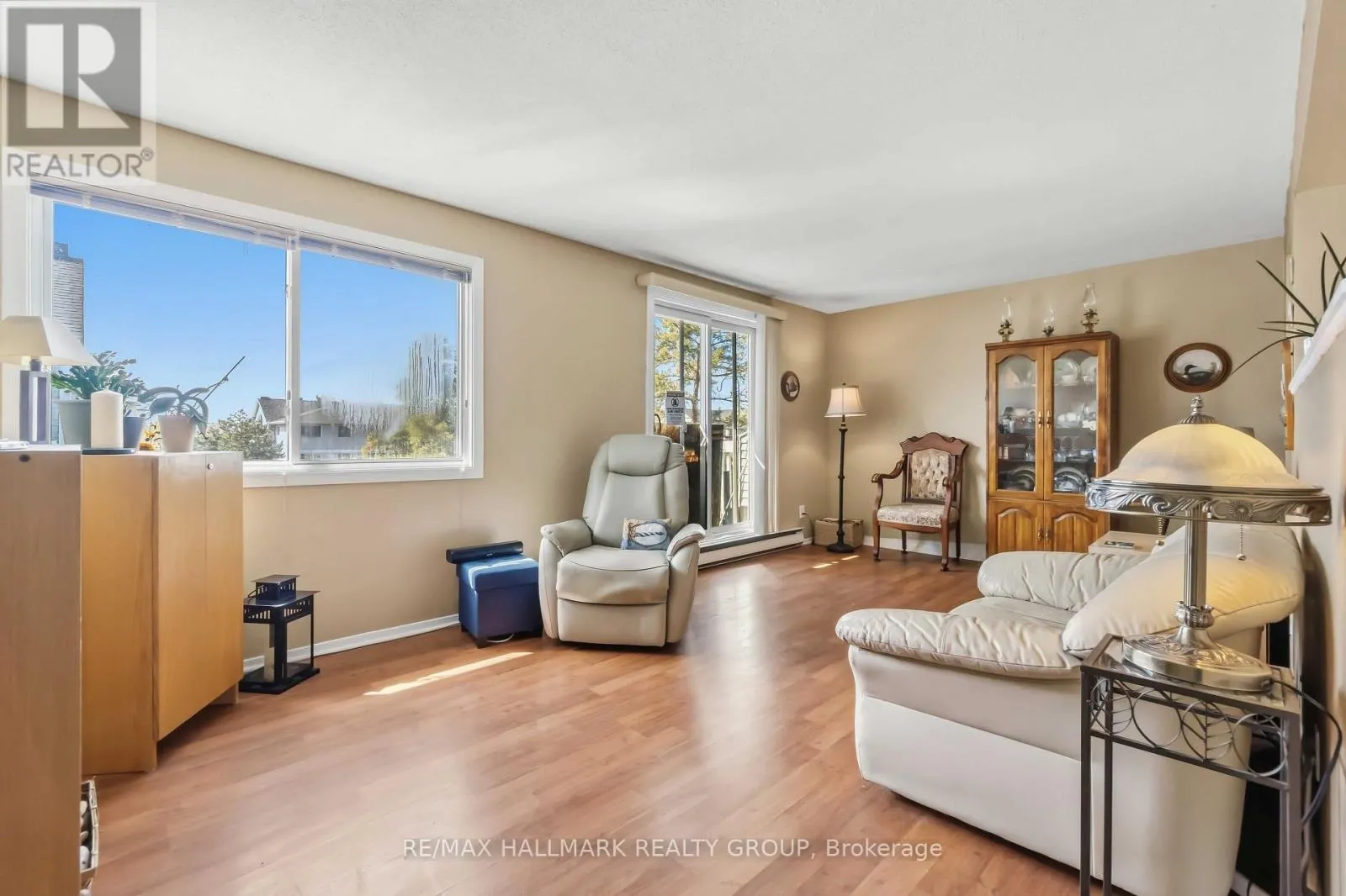 400 - 218 VIEWMOUNT DRIVE