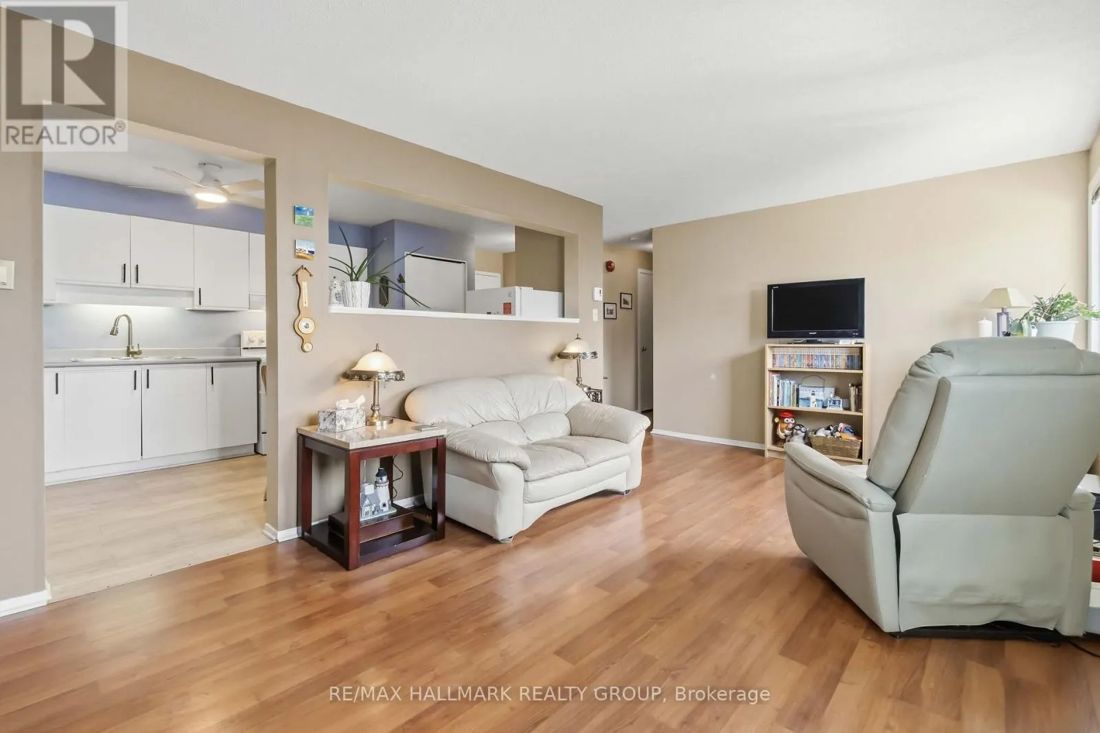 400 - 218 VIEWMOUNT DRIVE