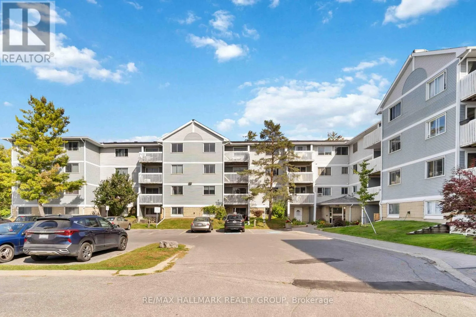 400 - 218 VIEWMOUNT DRIVE