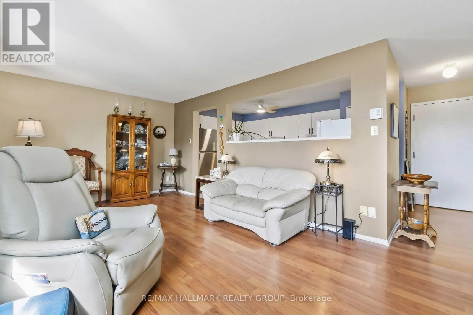 400 - 218 VIEWMOUNT DRIVE