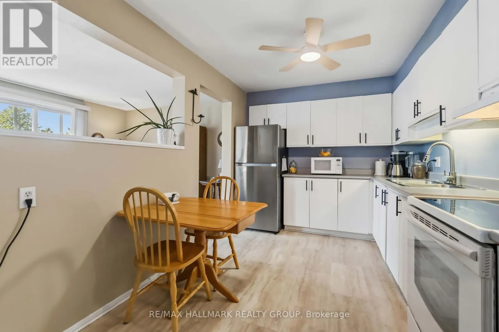 400 - 218 VIEWMOUNT DRIVE