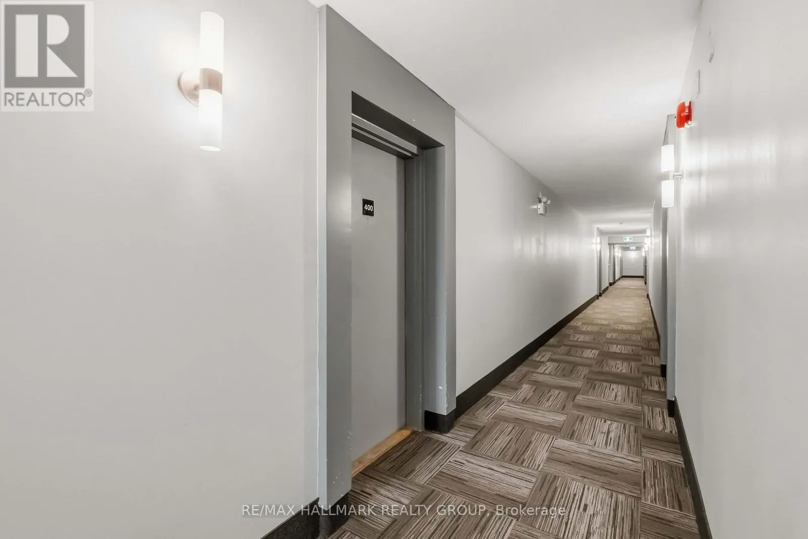400 - 218 VIEWMOUNT DRIVE