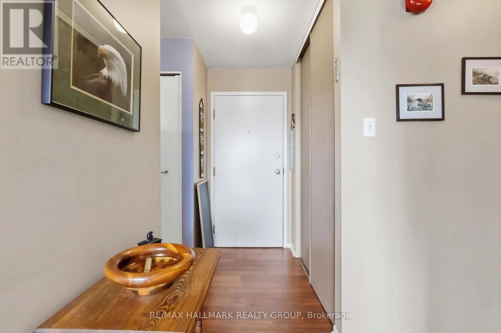 400 - 218 VIEWMOUNT DRIVE