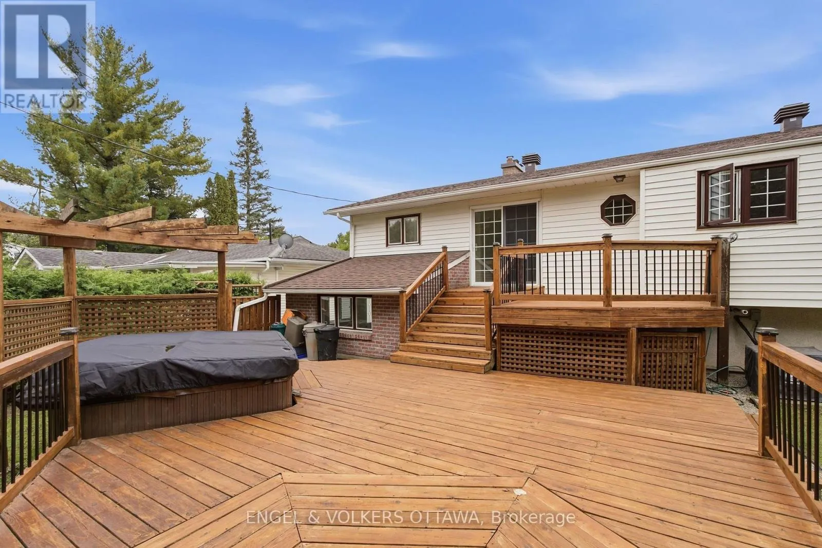5293 MCLEAN CRESCENT