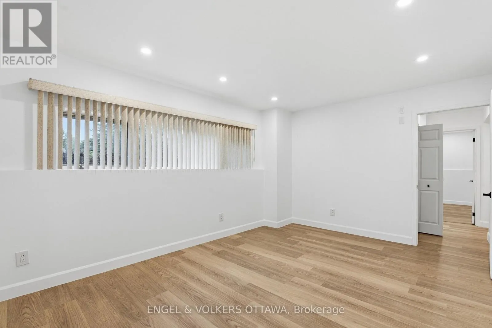5293 MCLEAN CRESCENT