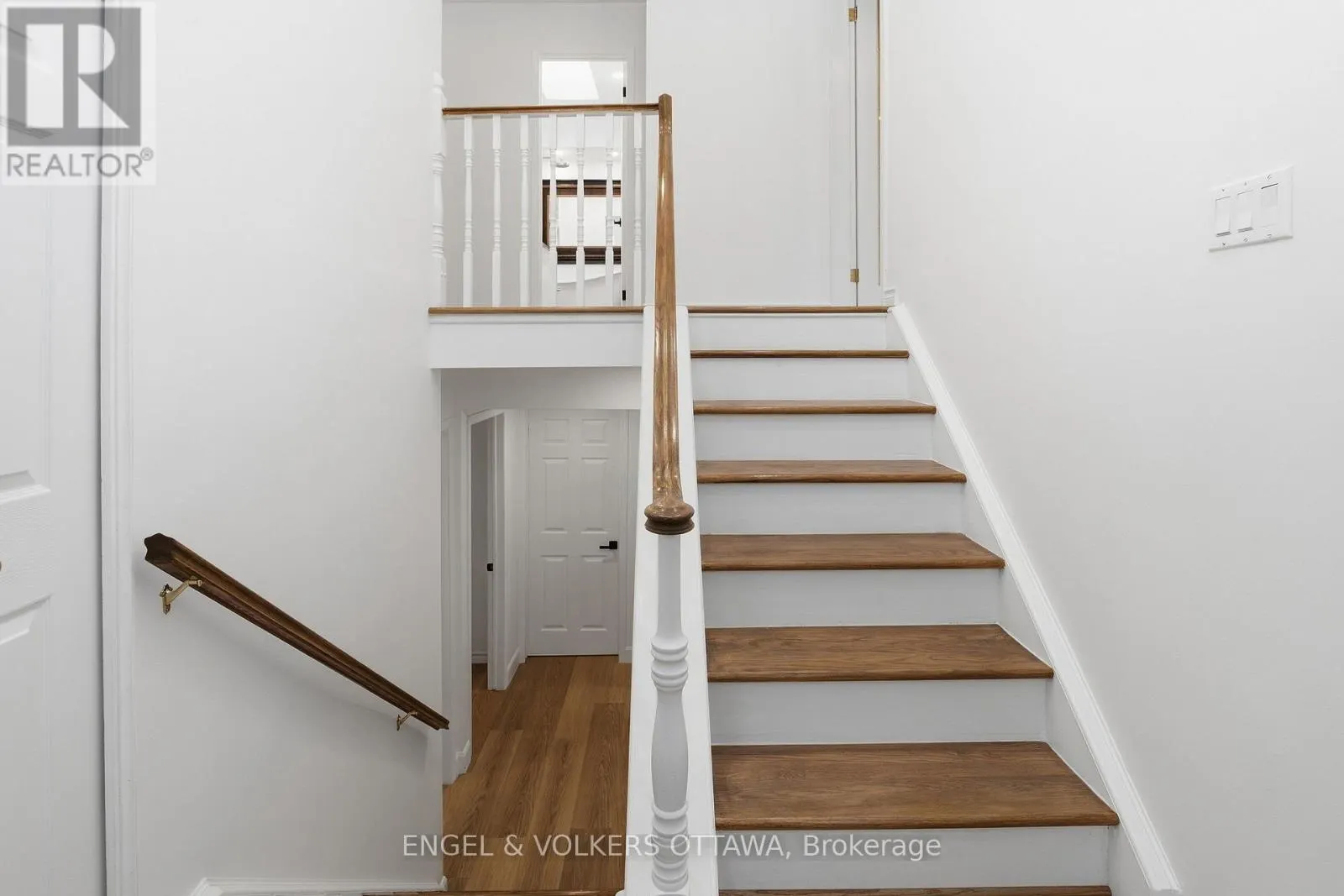 5293 MCLEAN CRESCENT