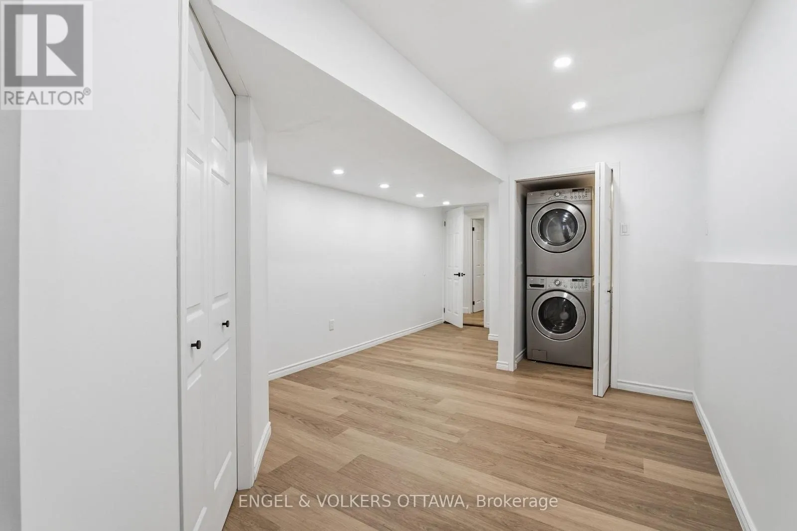5293 MCLEAN CRESCENT