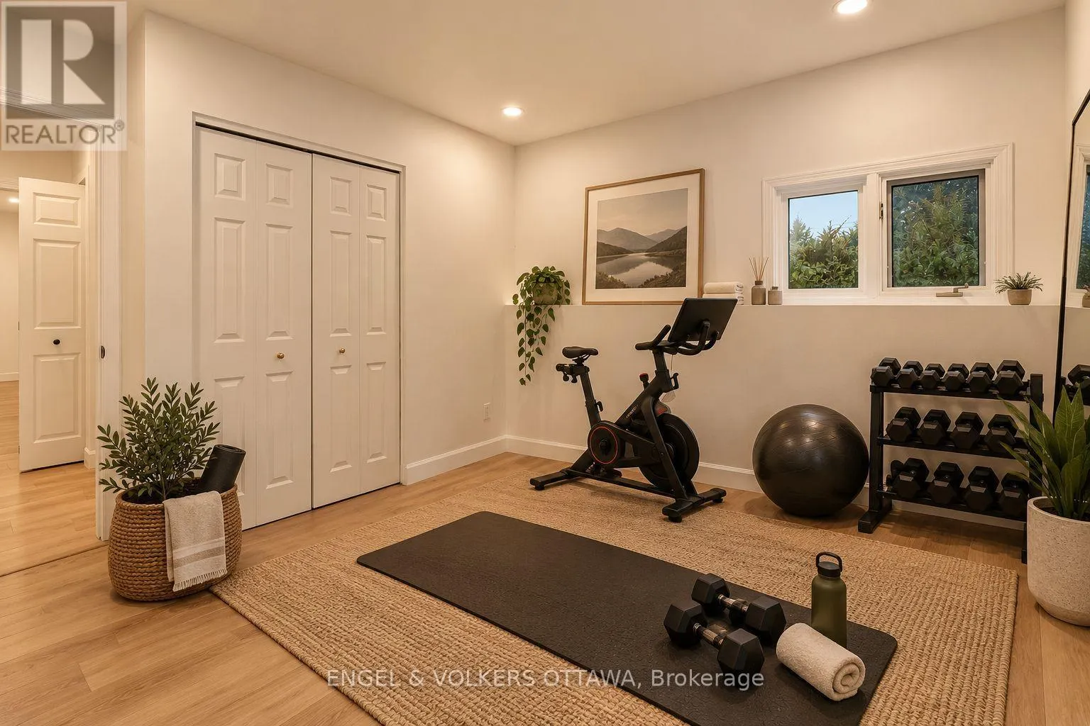 5293 MCLEAN CRESCENT