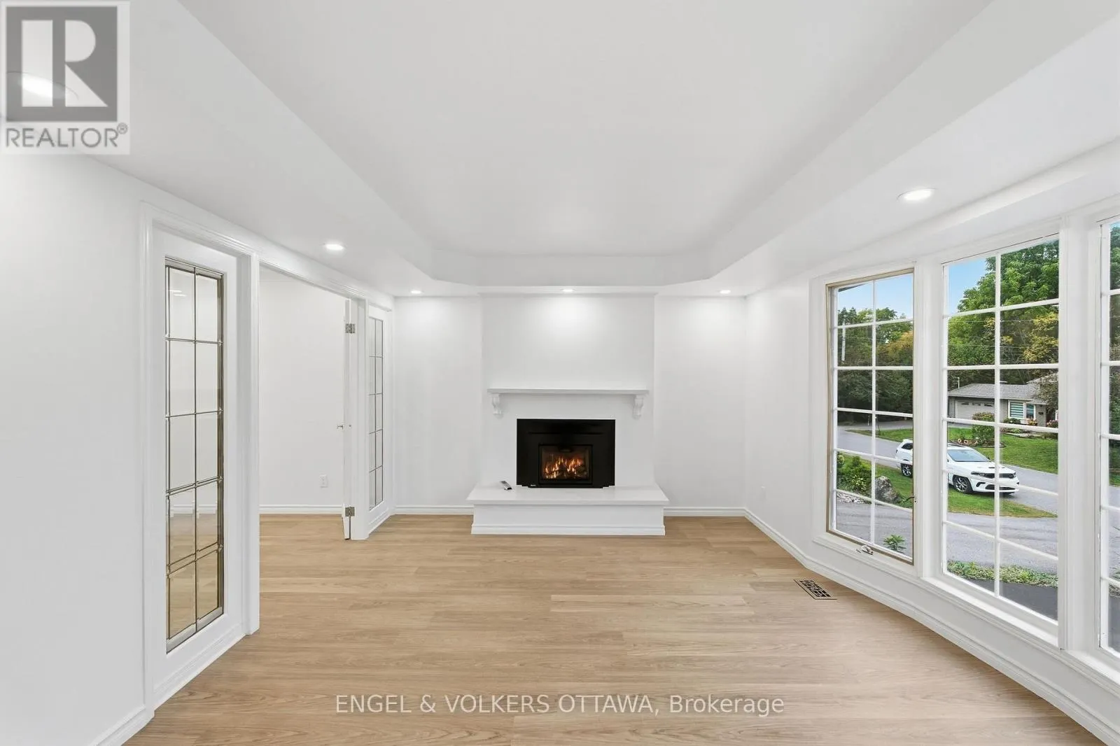 5293 MCLEAN CRESCENT