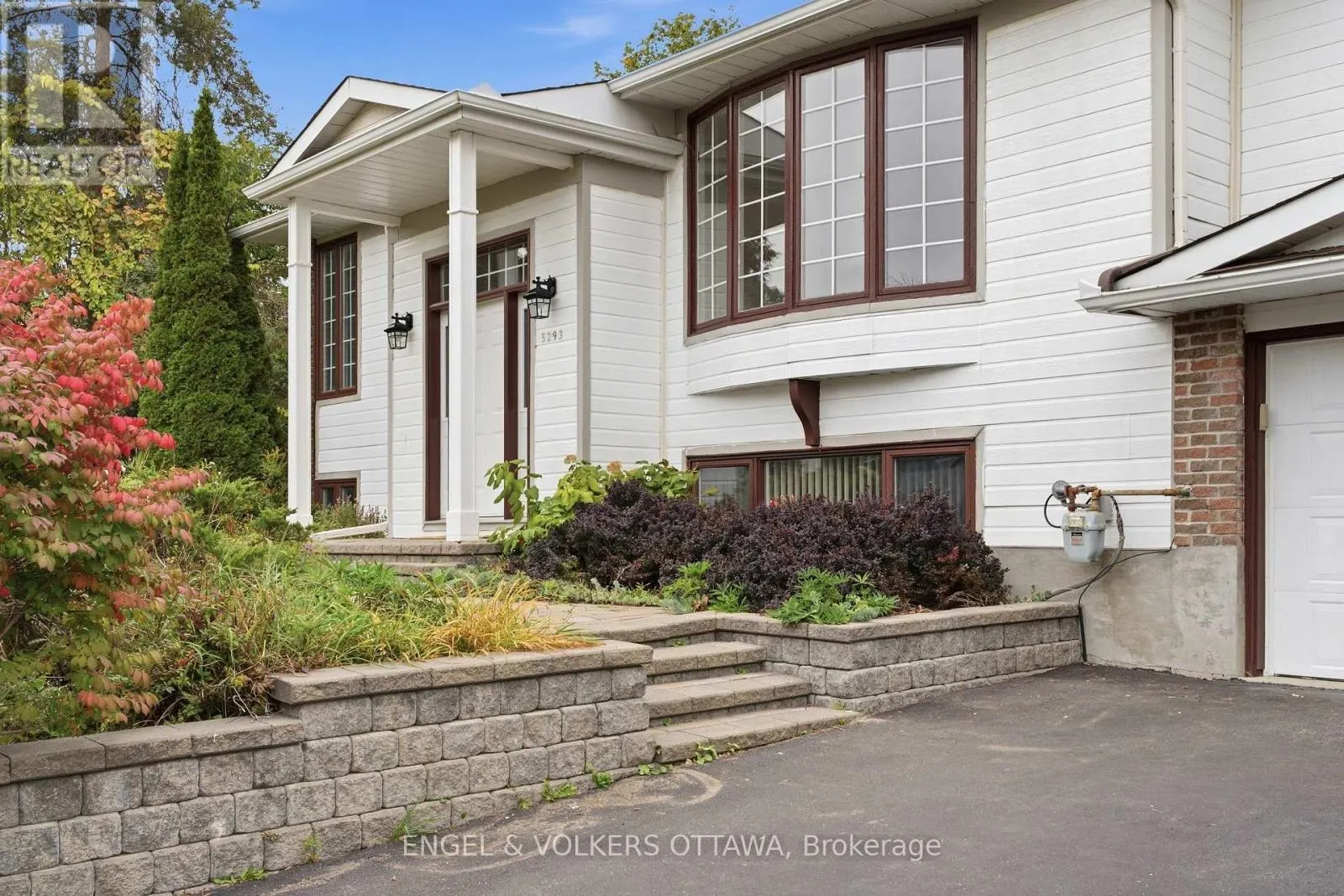 5293 MCLEAN CRESCENT