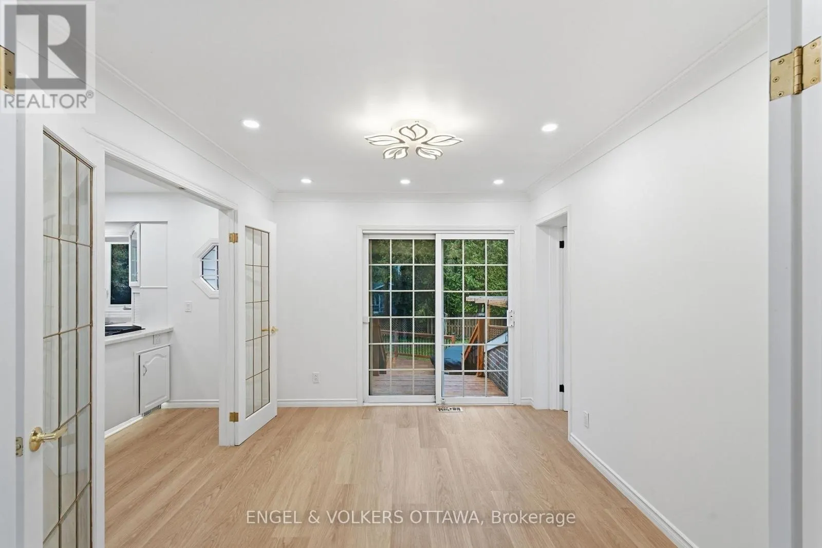 5293 MCLEAN CRESCENT