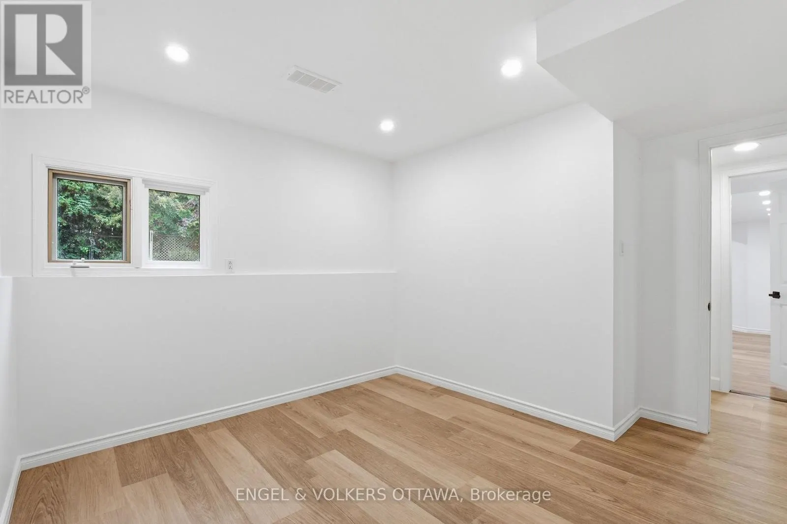 5293 MCLEAN CRESCENT