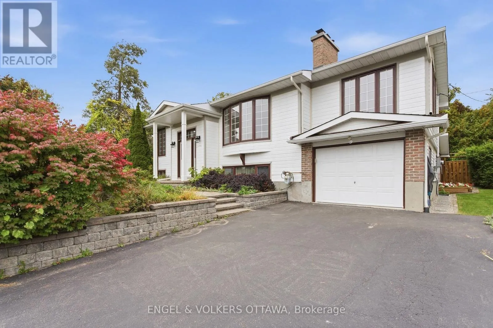 5293 MCLEAN CRESCENT