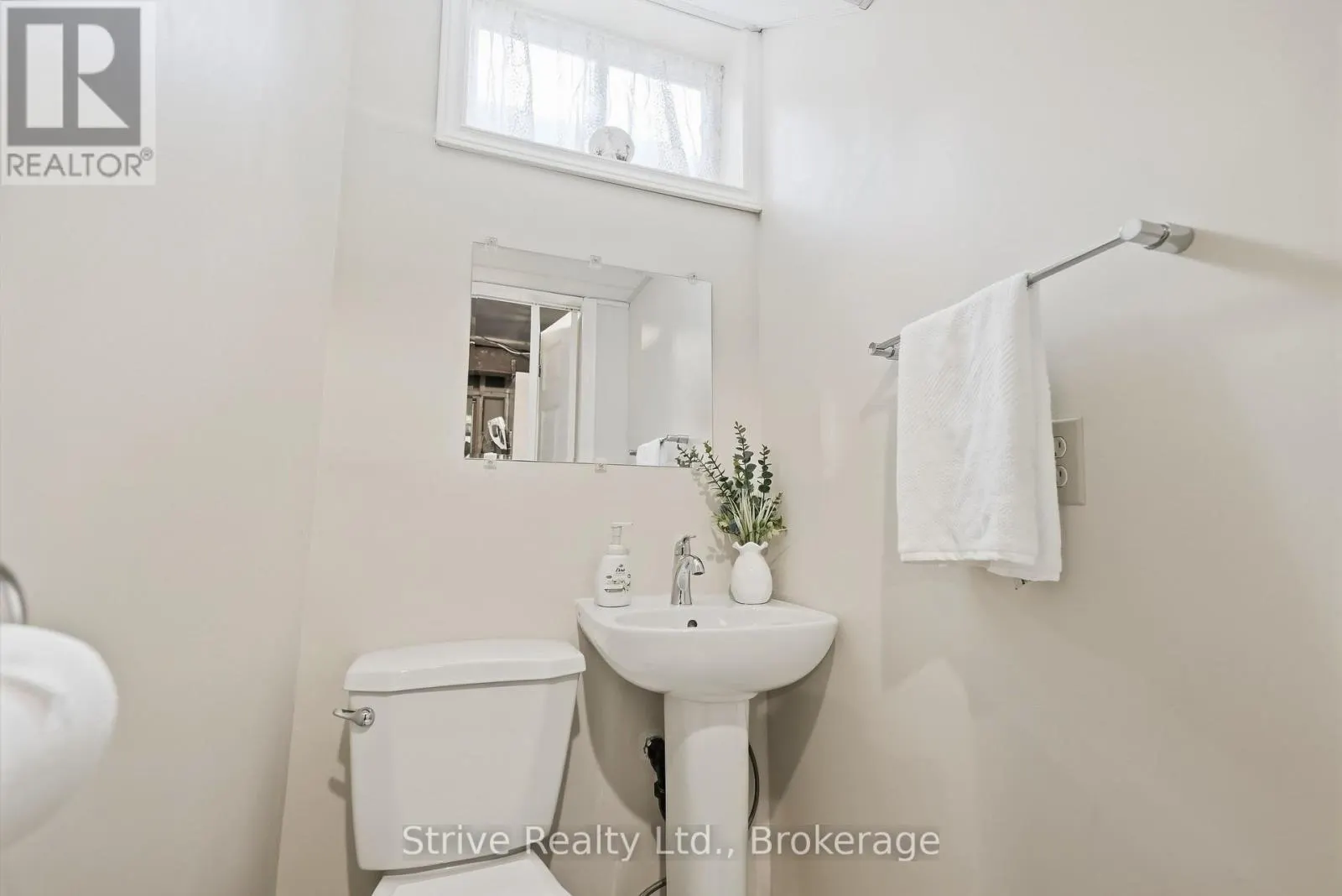 132 EAST HOUSE CRESCENT