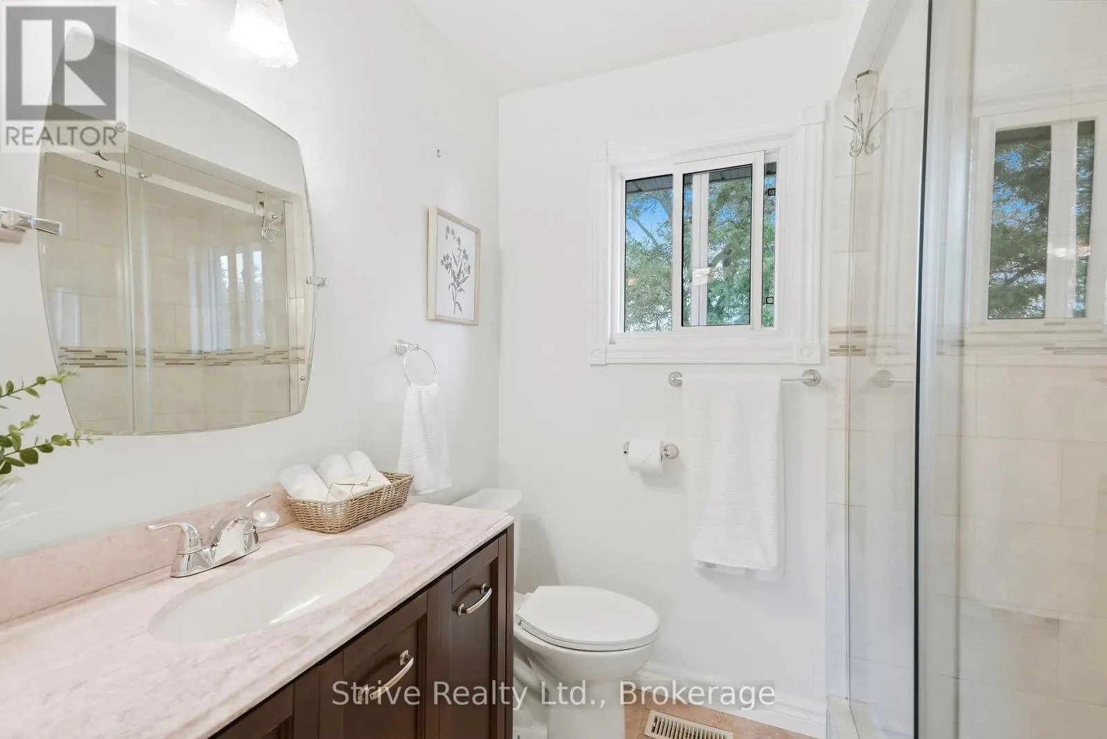 132 EAST HOUSE CRESCENT